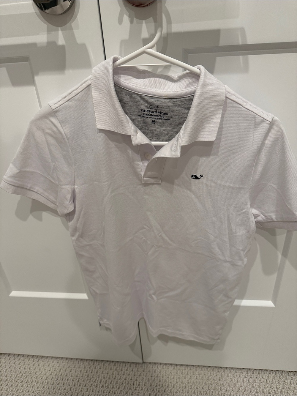 Vineyard Vines Men’s White Polo with Navy Whale Logo
